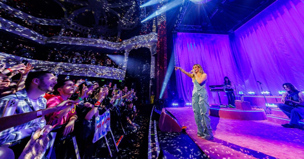 Hilary Duff retorna aos palcos após 18 anos; veja o setlist 2 Hilary Duff