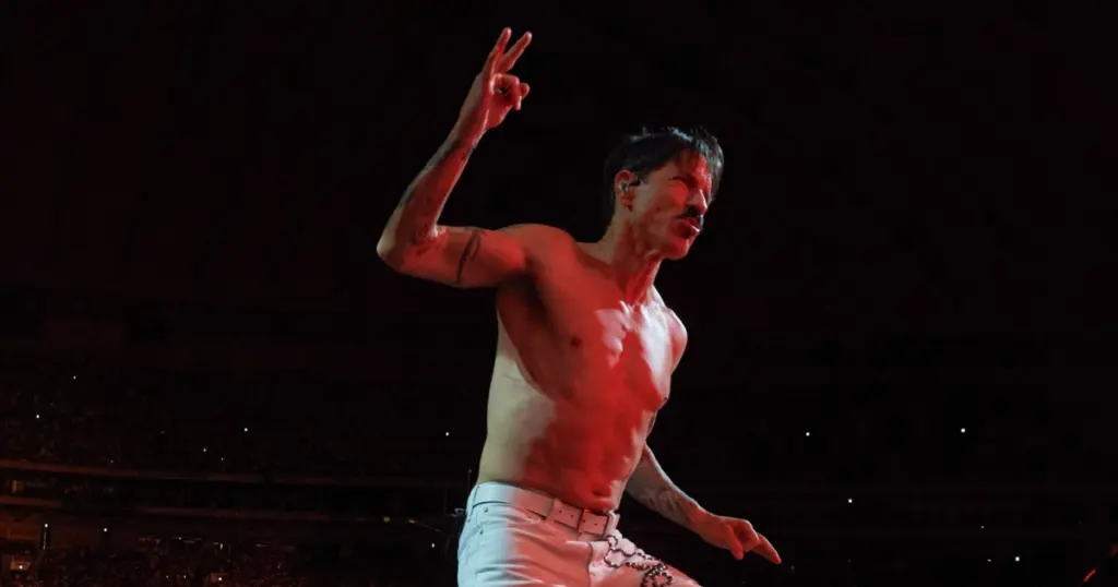 Produtor afirma que Anthony Kiedis, do RHCP, tem dificuldades com afinação 1 Anthony Kiedis (Instagram Red Hot Chili Peppers/Divulgação)