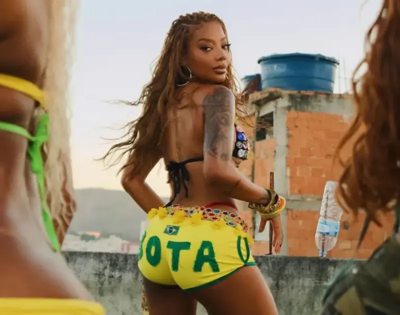 Ludmilla entrega bastidores de novo feat internacional: ‘Artistas que respeito’