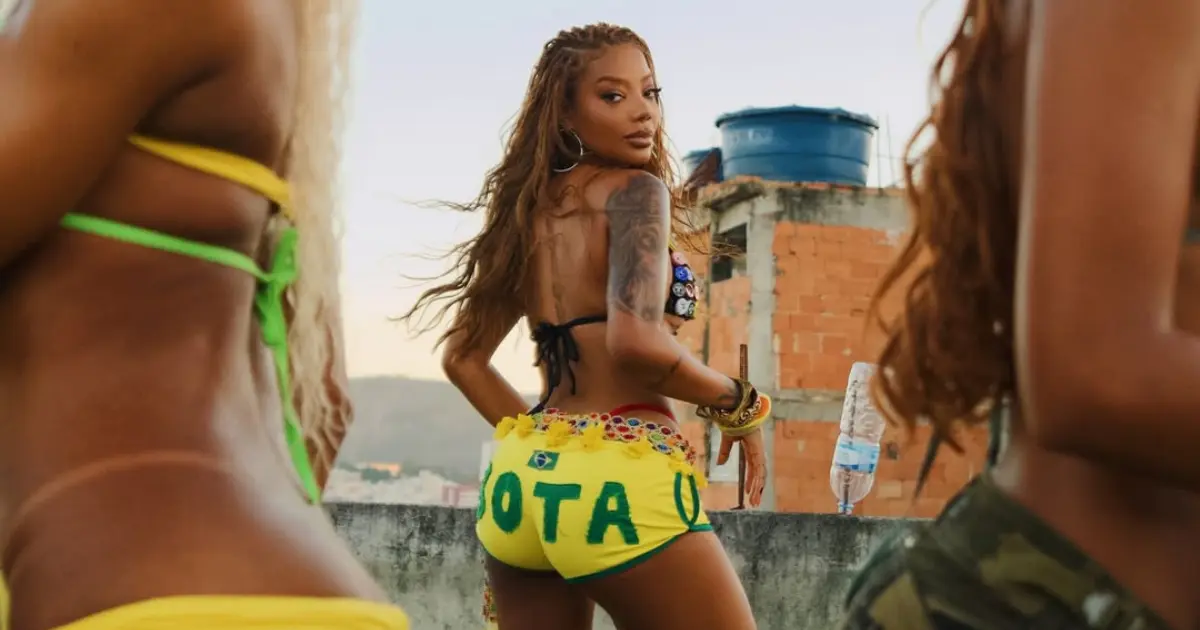 Ludmilla encontra Rosé e mais artistas no Super Bowl; veja 2 Ludmilla