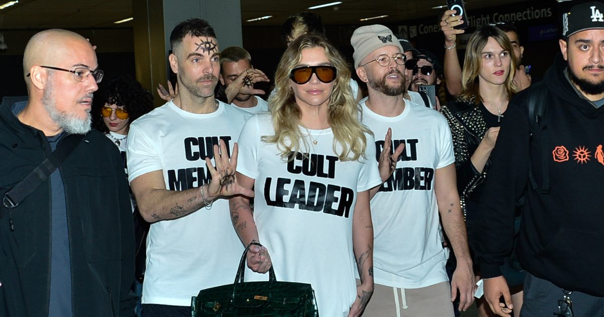 Fotos: Kesha desembarca em São Paulo com look intrigante 3 Kesha