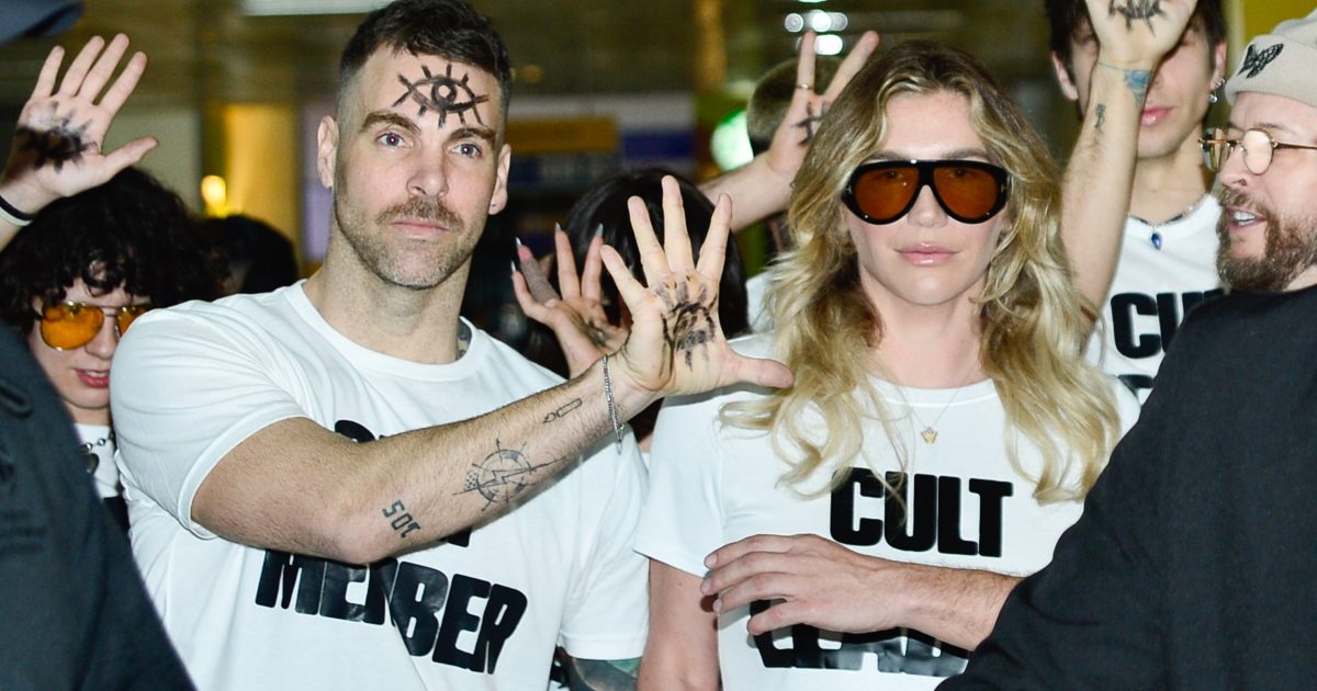 Fotos: Kesha desembarca em São Paulo com look intrigante 2 Kesha