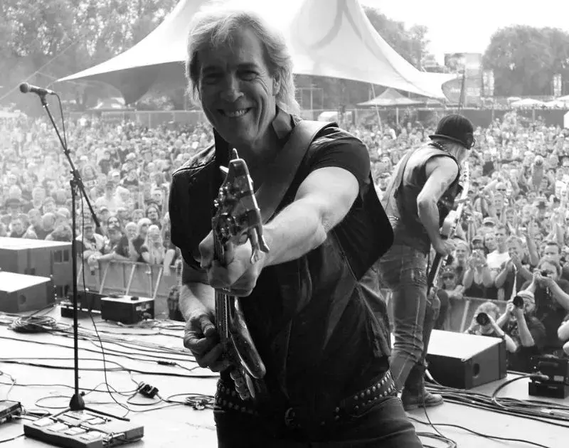 Morre Francis Buchholz, ex-baixista do Scorpions