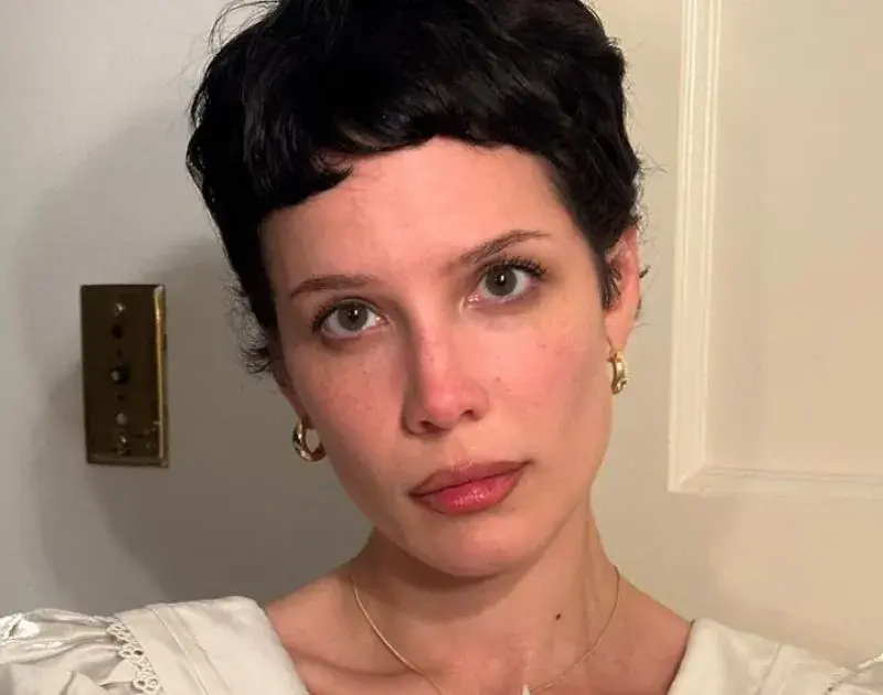 ‘Quero voltar e tocar aí também’, diz Halsey aos fãs brasileiros