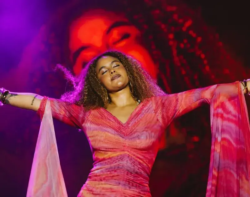 Rachel Reis abre os trabalhos do Festival de Verão