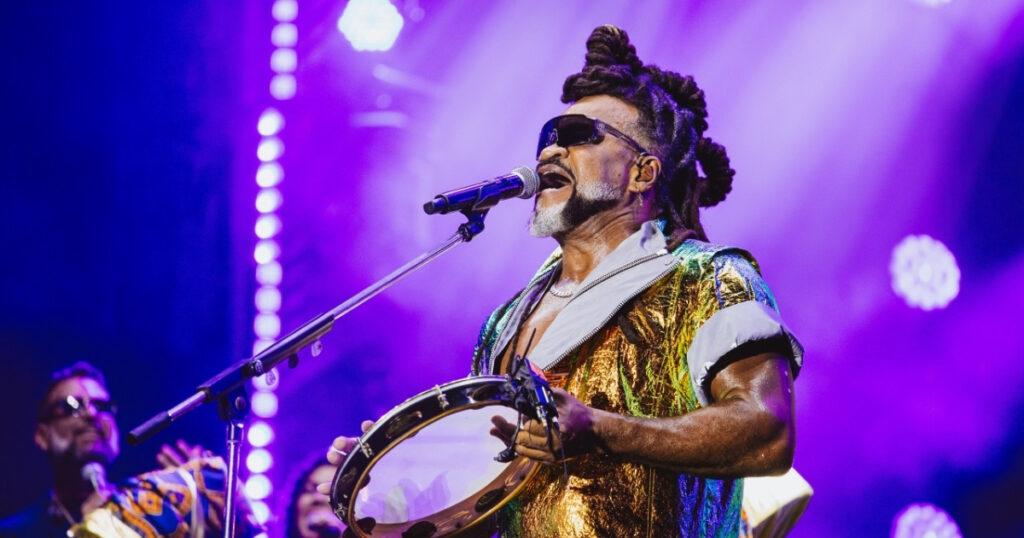 O ritual percussivo de Carlinhos Brown no Festival de Verão 1 Design sem nome 60