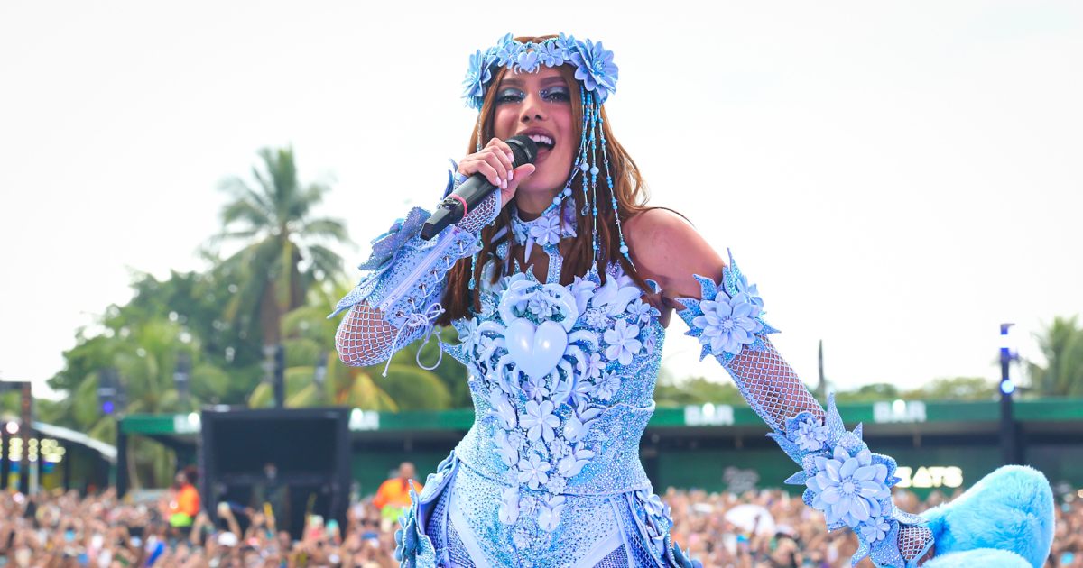 Anitta manda recado a ladrões de celular em show no Rio: 'Estou amaldiçoando' 3 Anitta