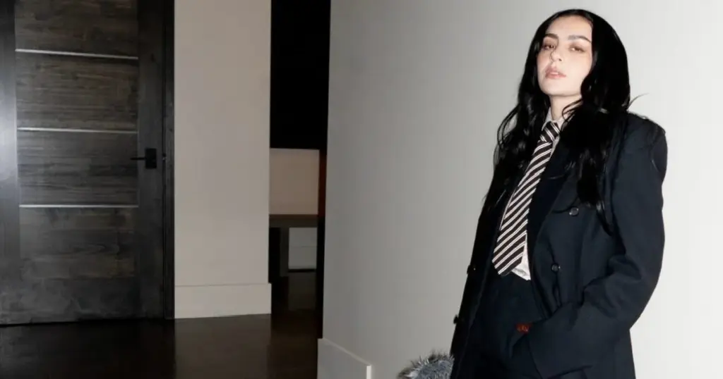 Charli XCX pronta para o Sundance Film Festival 2026 (reprodução Facebook)