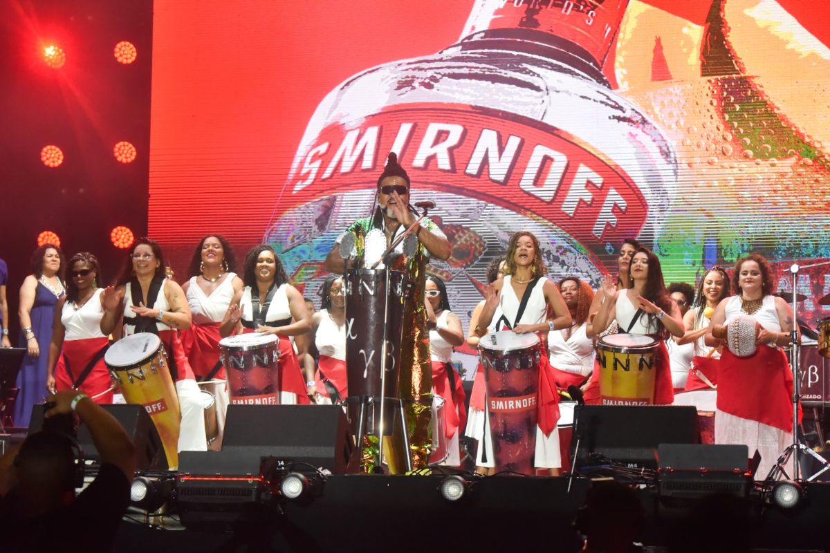 Carlinhos Brown e Pracatum no Momento Smirnoff (Divulgação)