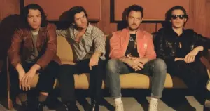 Arctic Monkeys (reprodução Facebook)