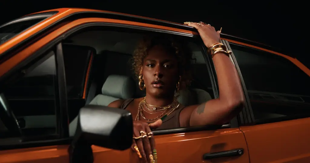 Liniker inspira o sonho de um mundo melhor na capa da Billboard Over 30 1 Liniker (Billboard Brasil)