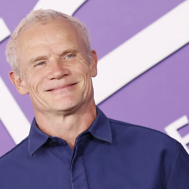Flea, do Red Hot Chili Peppers, anuncia data de lançamento de álbum solo