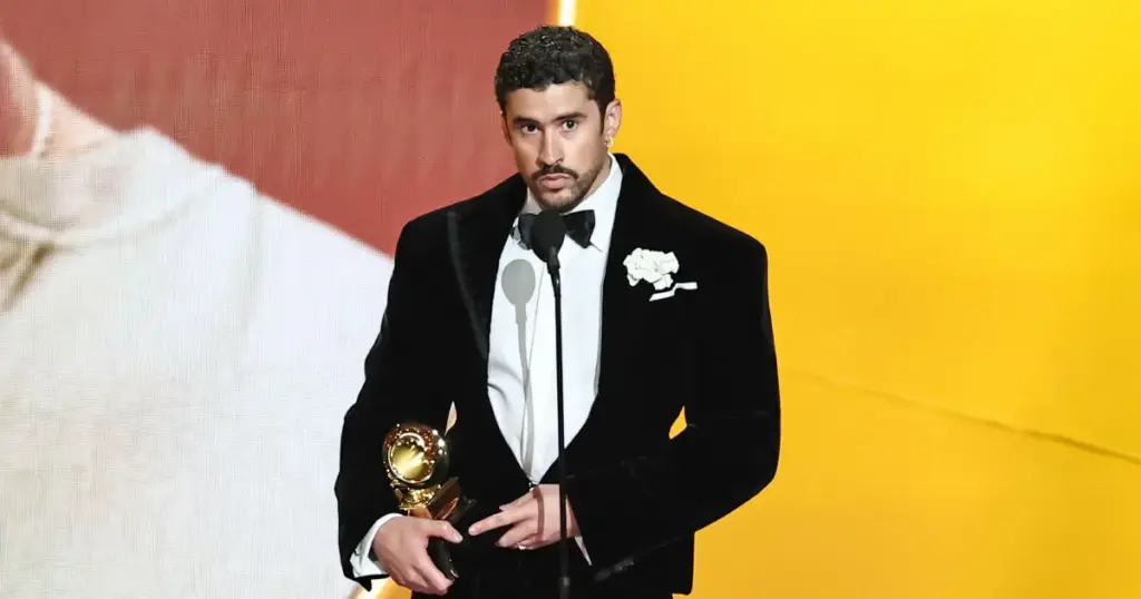 Bad Bunny recebe Grammy com discurso contra o ICE; veja na íntegra 1 Bad Bunny