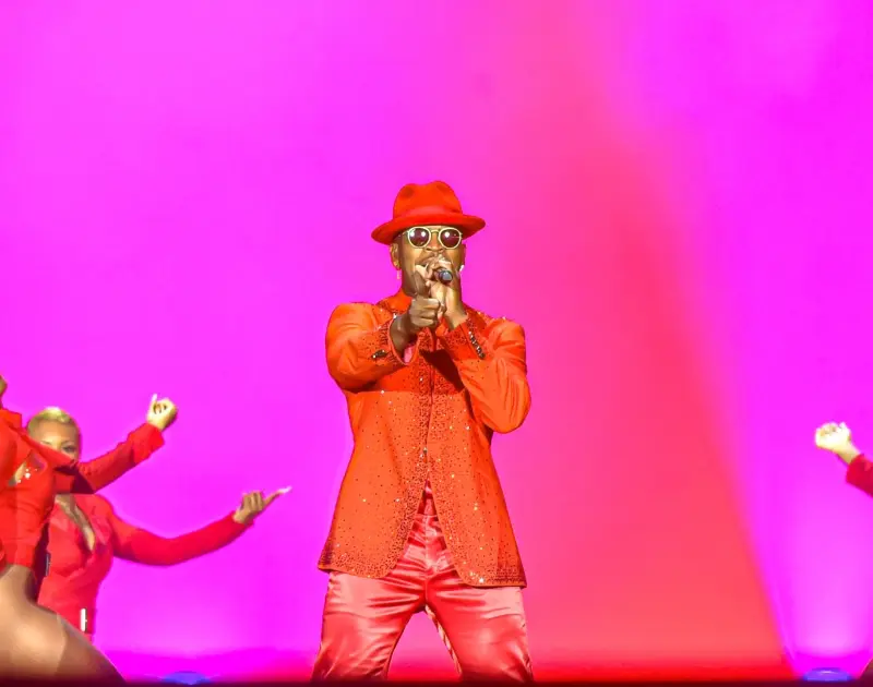 Ne-Yo estreia no Camarote Salvador em turnê de Carnaval 2026