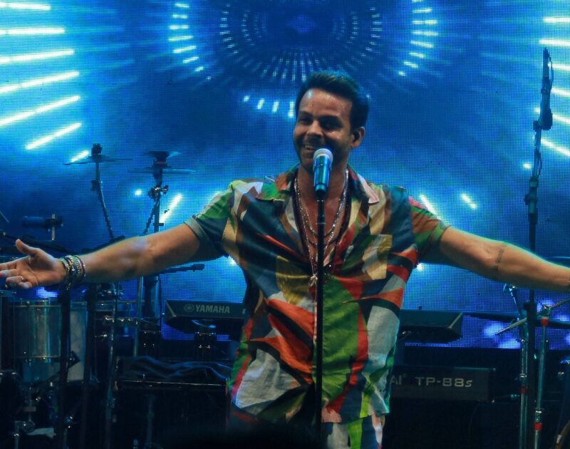 Relembre hits de axé compostos por Alexandre Peixe