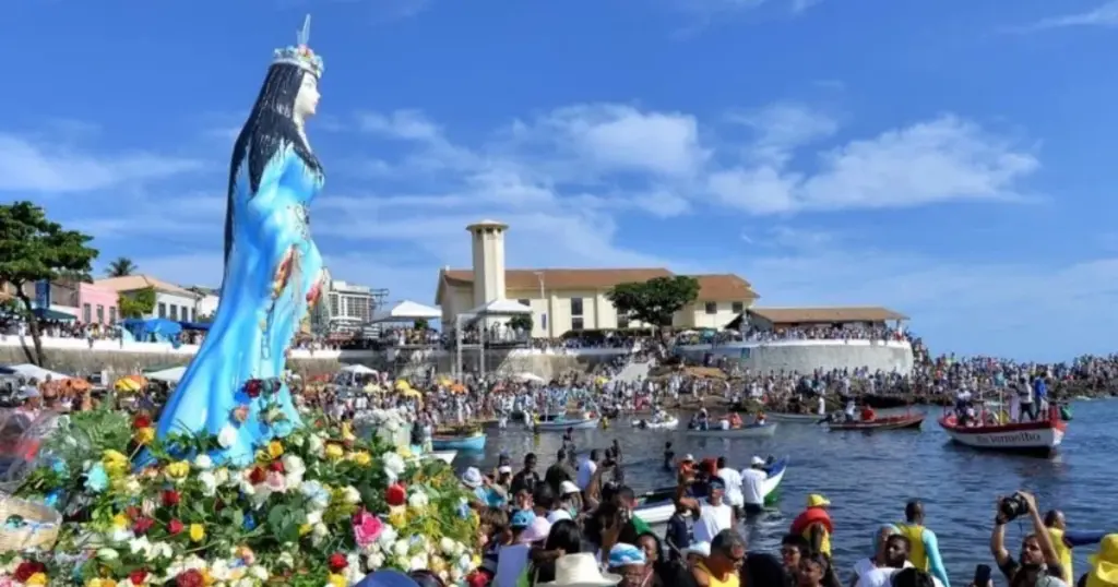 Festa de Iemanjá na Bahia (Pinterest)