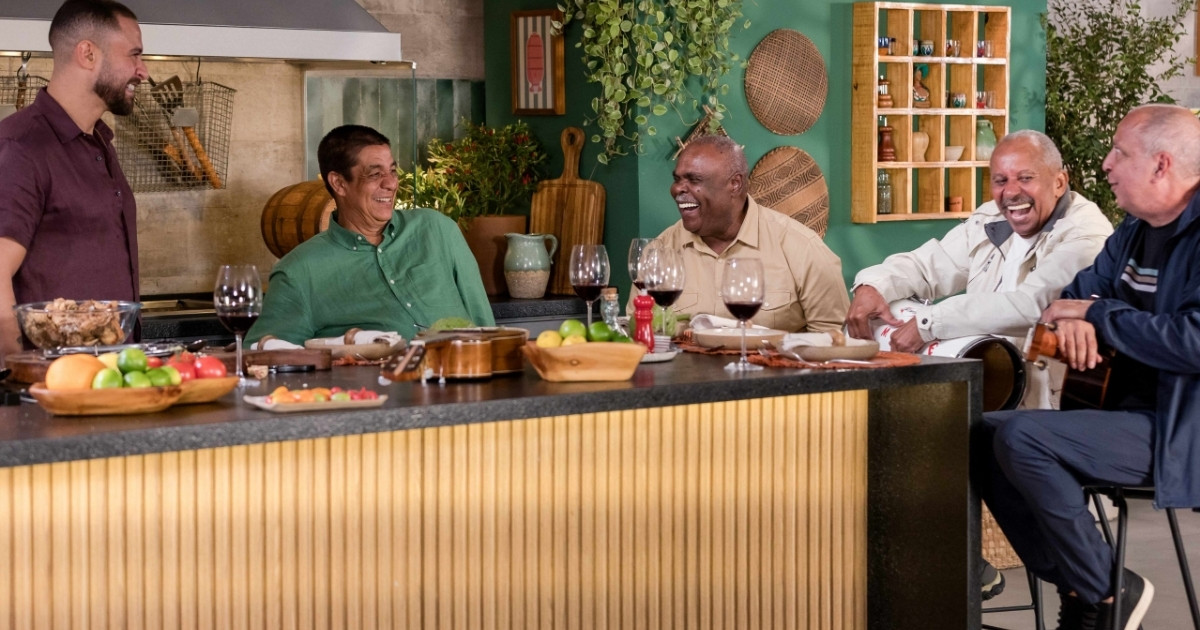 Diogo Nogueira recebe Zeca Pagodinho e Fundo de Quintal em programa