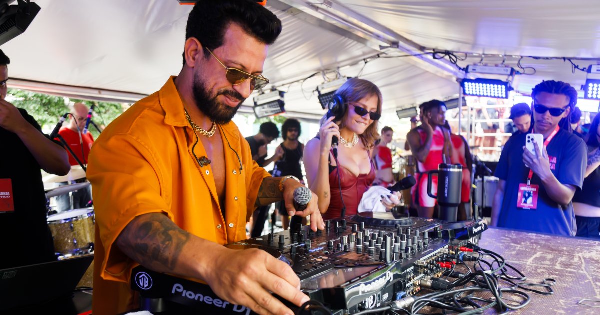 Fotos: Luísa Sonza arrasta multidão em bloco de Carnaval em São Paulo 5 Luísa Sonza