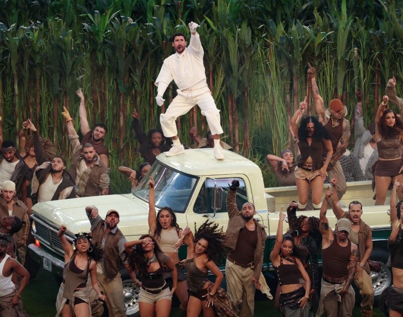 Confira reação dos famosos com o show de Bad Bunny no Super Bowl