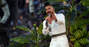 Ricky Martin faz participação em show de Bad Bunny no Super Bowl 2026