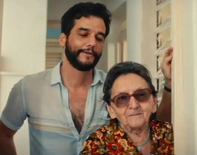 Camarote Folia Tropical terá máscaras de Wagner Moura e Tânia Maria