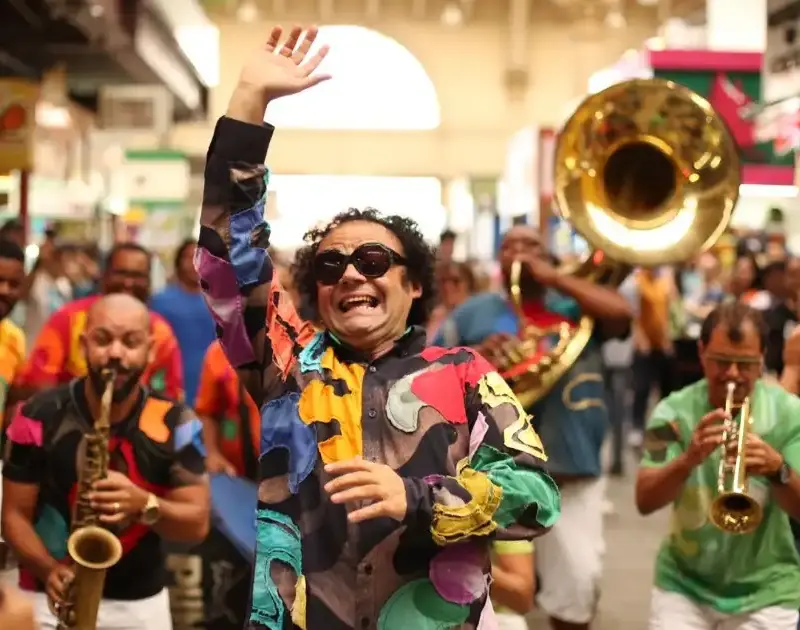 Ele voa, rege de cabeça para baixo… Conheça Maestro Forró, o rebelde do frevo