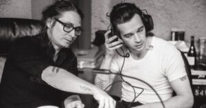 Tobias Rylander e Matt Healy, do The 1975