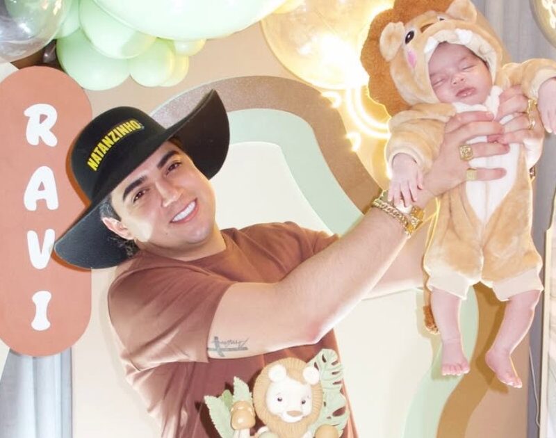 Natanzinho Lima celebra primeiro mês do filho