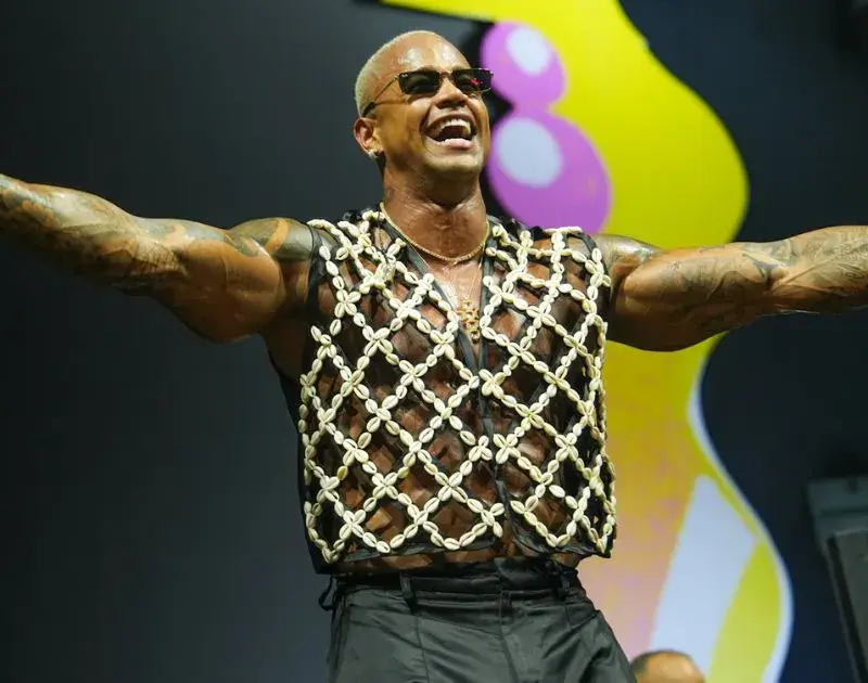 Camarote Salvador: Léo Santana faz a noite dos foliões com show repleto de hits