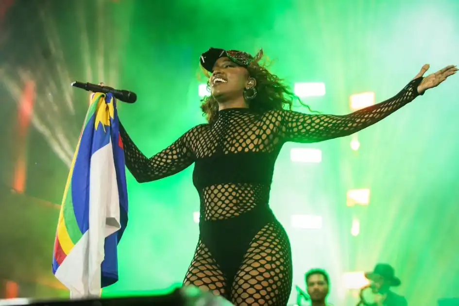 No Marco Zero, as divas do samba e do pop mostram 'um pouquinho de Brasil iáiá 1 IZA Kleyvson Santos Divulgacao