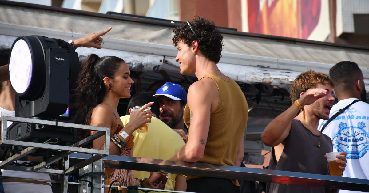 Romance no ar: Shawn Mendes e Bruna Marquezine curtem trio de Ivete Sangalo 2 Bruna Marquezine e Shawn Mendes no trio de Ivete Sangalo em Salvador