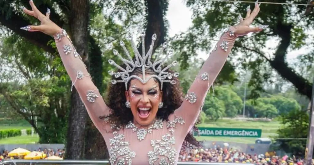 Veja fotos do Carnaval em São Paulo neste sábado (14) 1 Gloria Groove no Parque Ibirapuera (Patrícia Devoraes - Brazil News)
