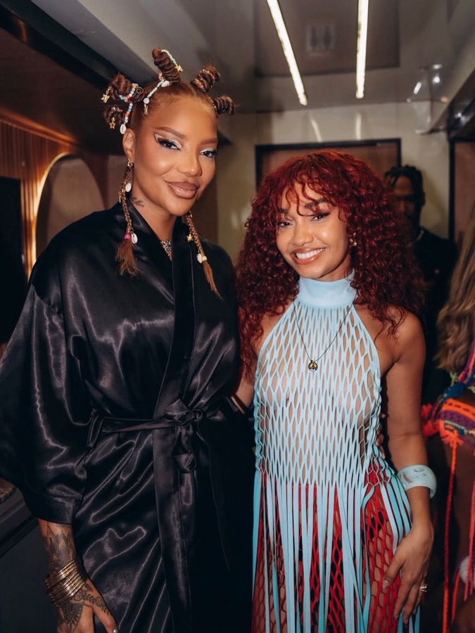 Já pode pedir CPF: Leigh-Anne se joga no Carnaval brasileiro 3 Ludmilla e Leigh-Anne em Salvador (repdrodução)