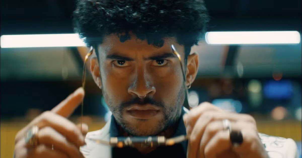 Em casa no Carnaval? Veja lista de filmes com Bad Bunny para maratonar 4 Bad Bunny em "Trem Bala"(Reprodução)