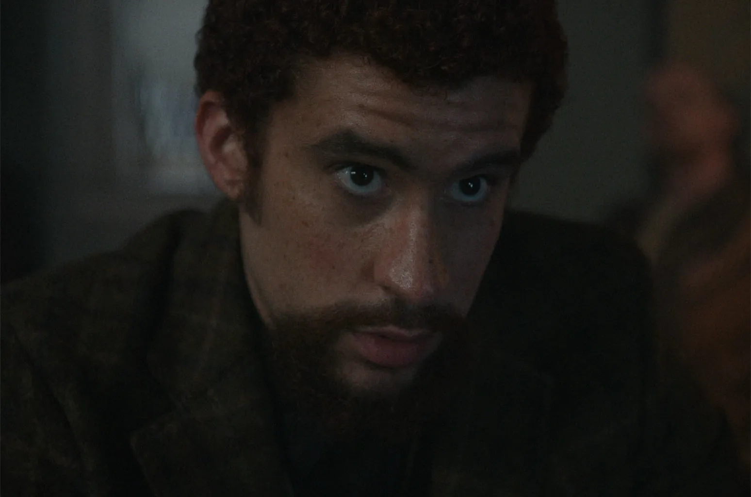 Em casa no Carnaval? Veja lista de filmes com Bad Bunny para maratonar 7 Bad Bunny em "Ladrões" (Reprodução)