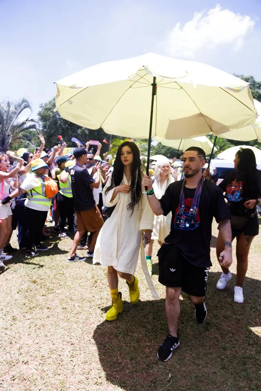 Pabllo Vittar e NMIXX se preparam para bloco no Carnaval; veja fotos 4 NMIXX no Carnaval de São Paulo 2026 (Patrícia Devoraes - Brazil News)