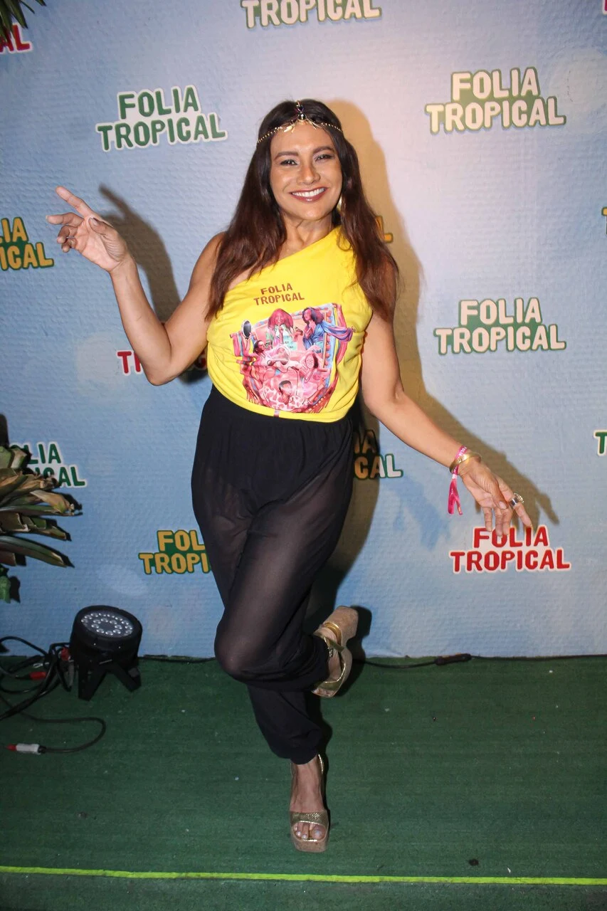 Veja fotos do segundo dia do Folia Tropical 2026 2 Dira Paes no Folia Tropical 2026 (Marcos Ferreira - Brazil News)