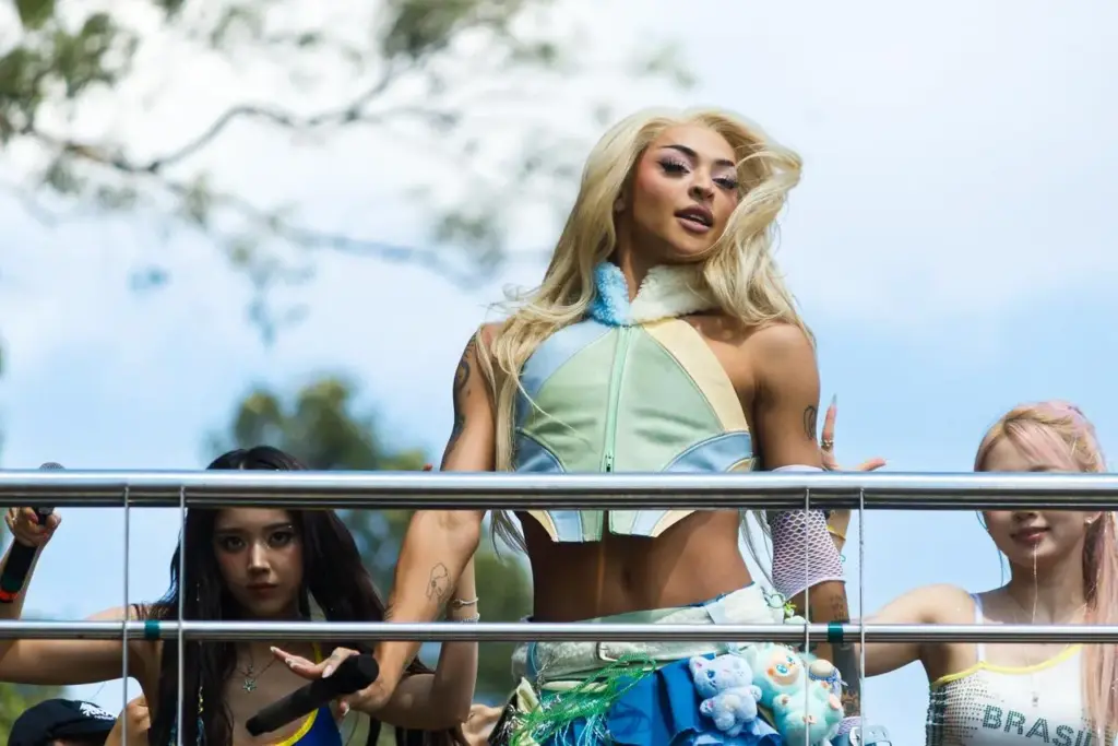 NMIXX e Pabllo Vittar