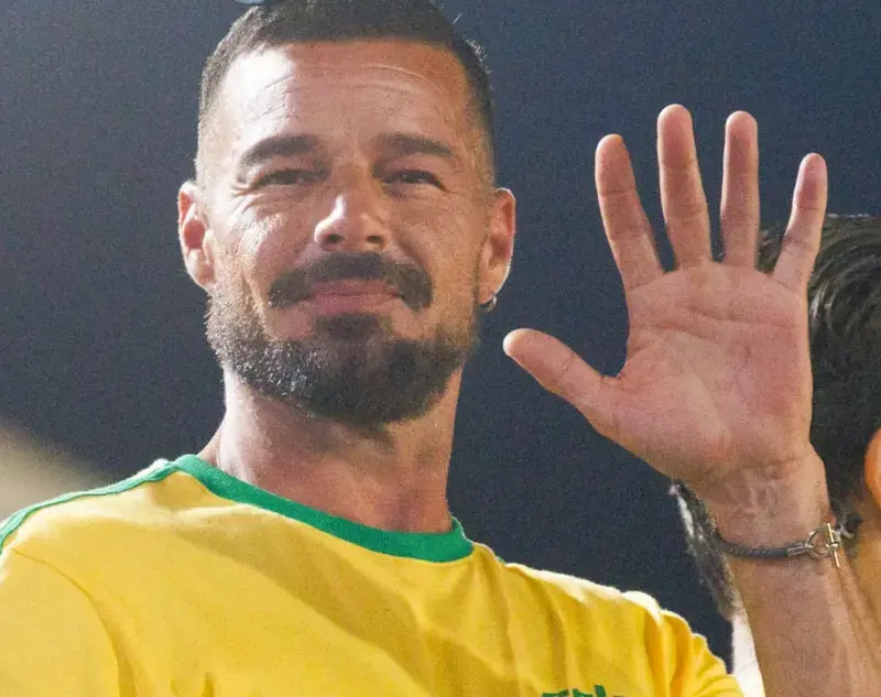 Ricky Martin exalta relação com o Brasil durante passagem pelo país