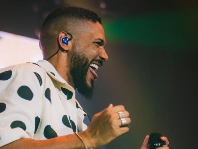 Brenno Casagrande celebra ‘retorno para casa’ com show eletrizante no Villa