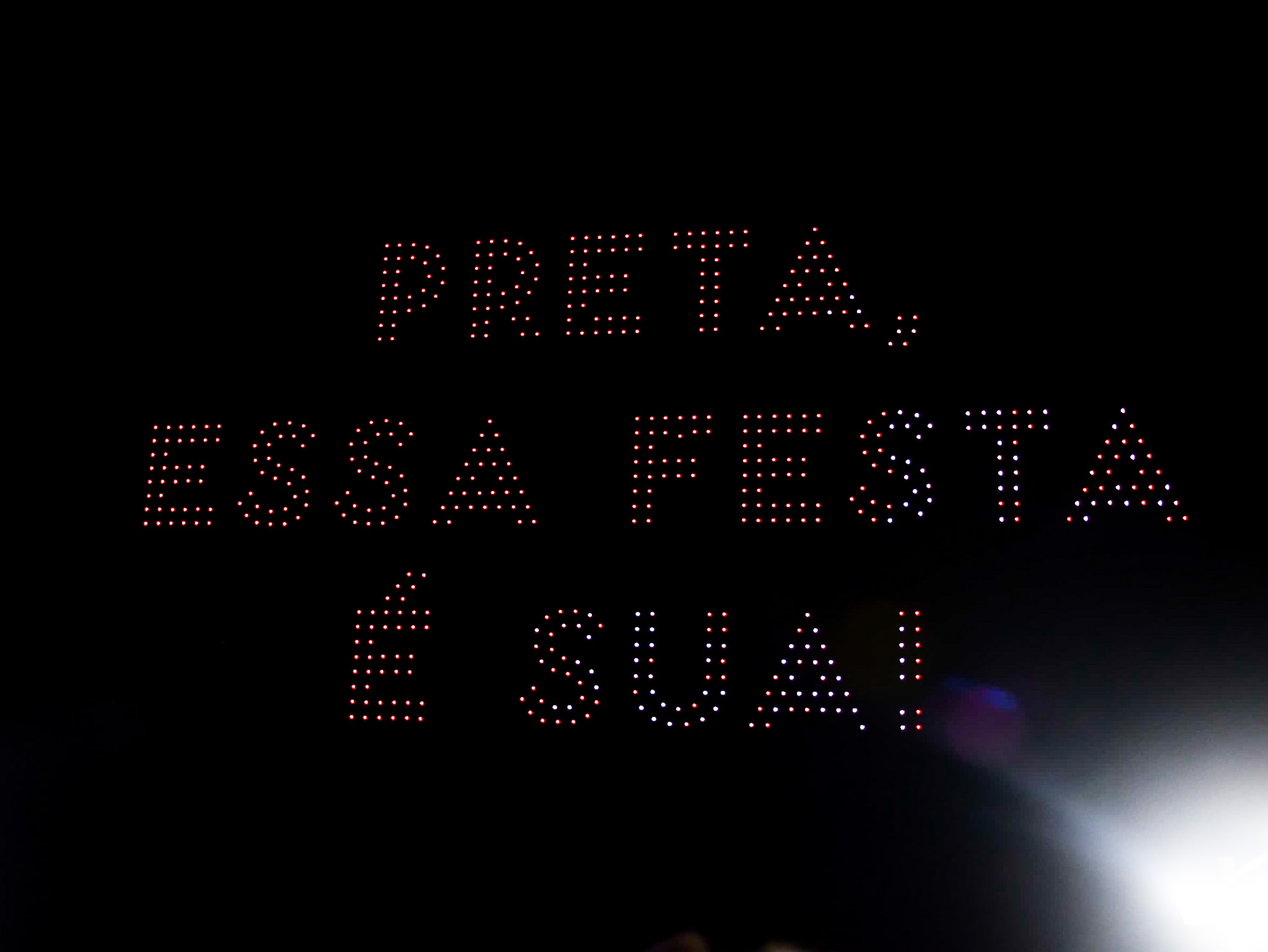 Gil, Caetano, amizade e emoção: os melhores momentos do Expresso 2222 em 2026 2 Show de drones na Barra (Brazil News)