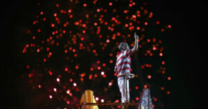 Mestre Ciça durante desfile da Viradouro, campeã do Carnaval do RJ 2026