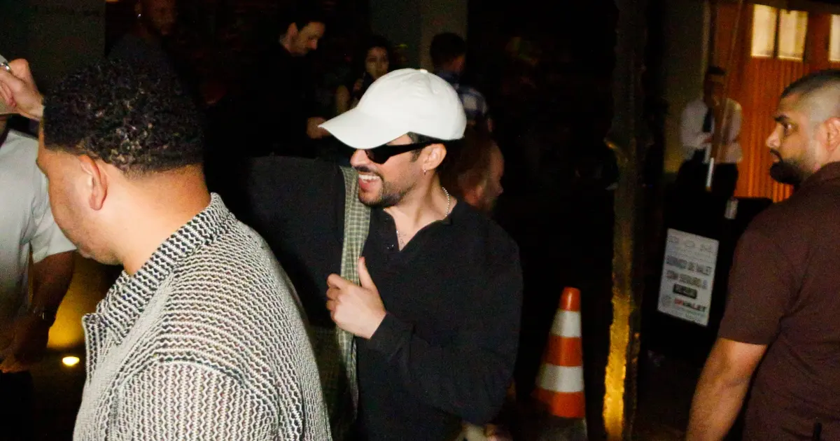 Bad Bunny chega no Brasil e atende fãs em São Paulo 3 Bad Bunny chega ao Brasil (Clayton Felizardo e Patrícia Devoraes/Brazil News)