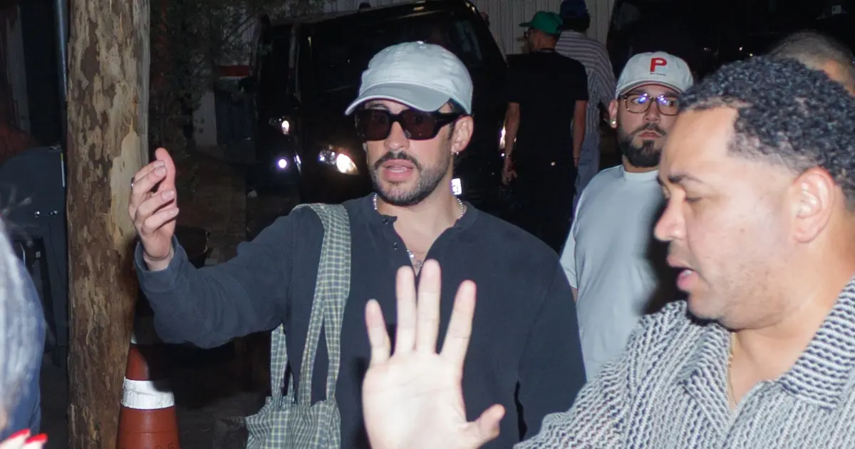 Bad Bunny chega no Brasil e atende fãs em São Paulo 2 Bad Bunny chega ao Brasil (Clayton Felizardo e Patrícia Devoraes/Brazil News)