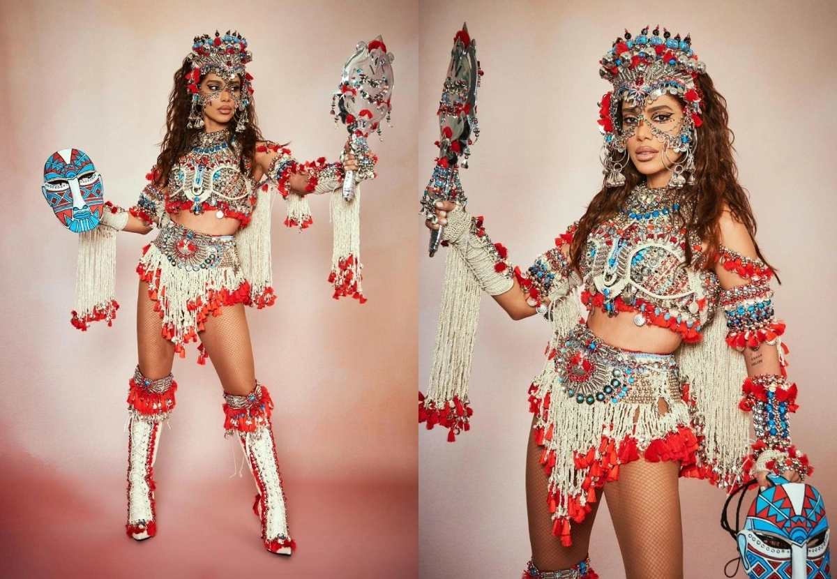 Veja fotos do look de Orixás da Anitta no Rio de Janeiro 3 Anitta usa look inspirado na força dos orixás no Bloco da Anitta (Fred Othero)