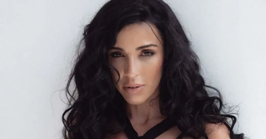 DJ espanhola B Jones enfrenta câncer e recebe apoio de brasileiros; veja 1 B Jones (divulgação)