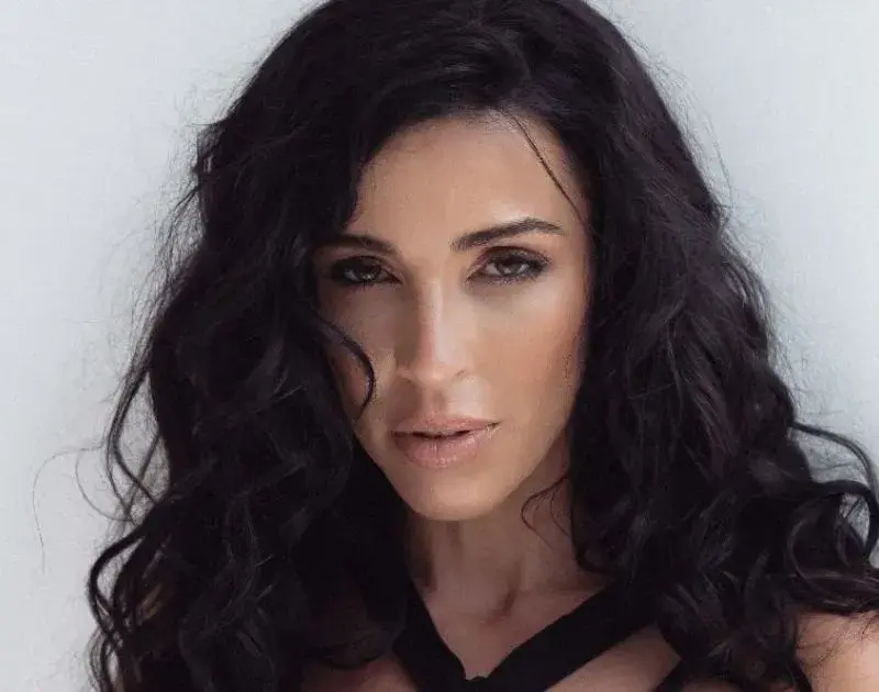 DJ espanhola B Jones enfrenta câncer e recebe apoio de brasileiros; veja