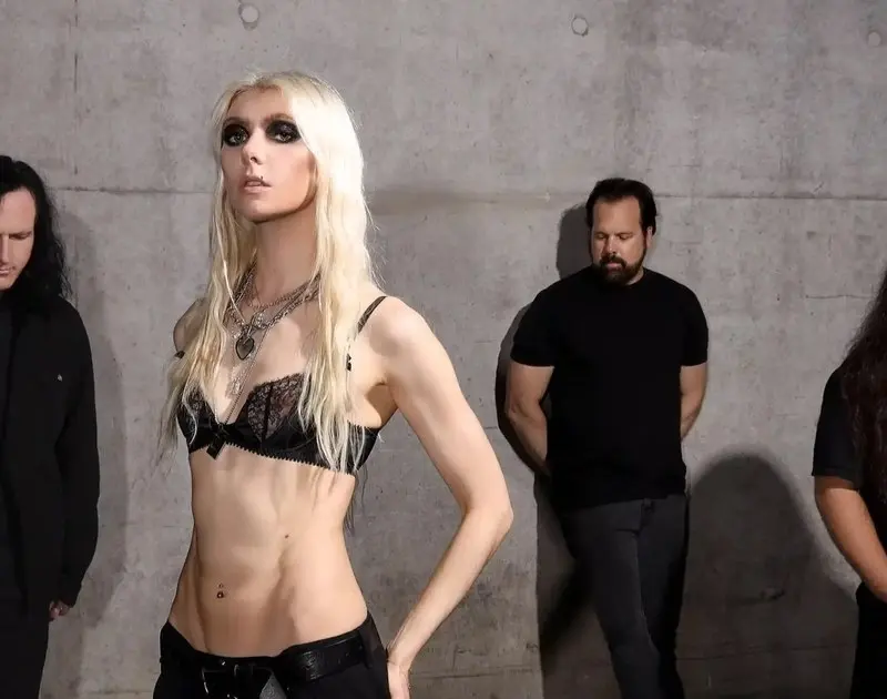 Conheça a ‘Batgirl’ que abre os shows do AC/DC no Brasil