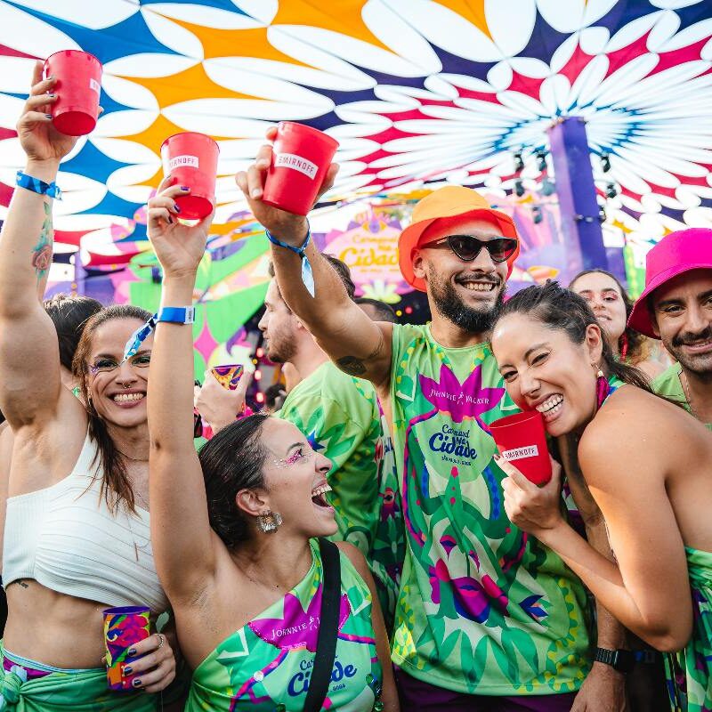 Smirnoff coloca a Caipiroska no centro da cultura brasileira no Carnaval 2026