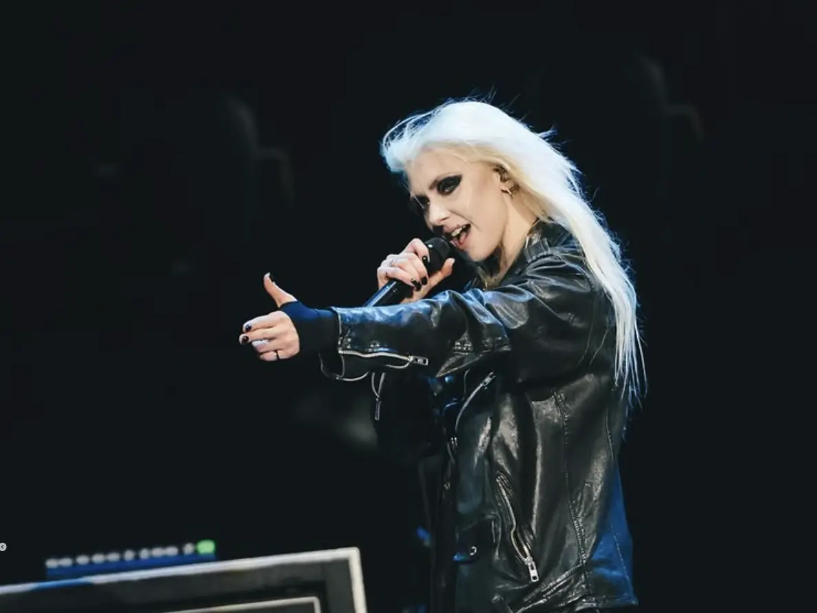 AC/DC no Brasil: veja fotos do primeiro show 3 The Pretty Reckless abre show do AC/DC no Brasil (Instagram Live Nation/@camilafcara)